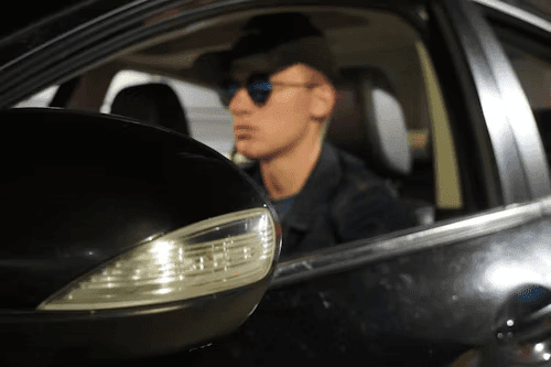 rétroviseur jauni cassé