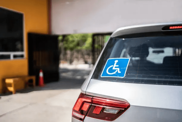 panneaux de parking pmr