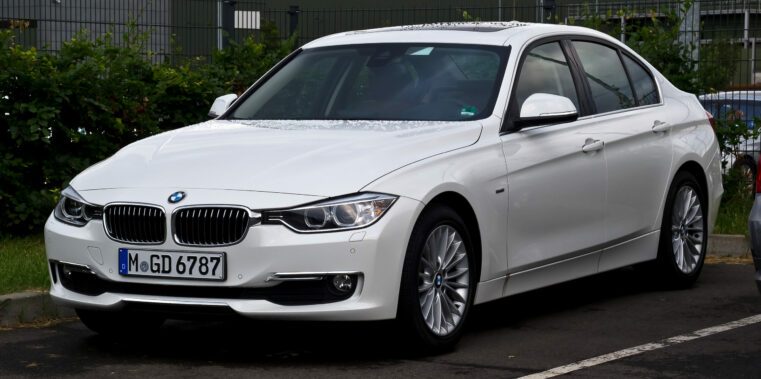 BMW série 3 blanche