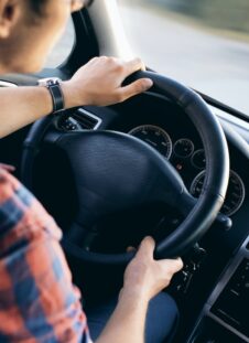 conducteur assuré par la garantie panne mécanique maaf